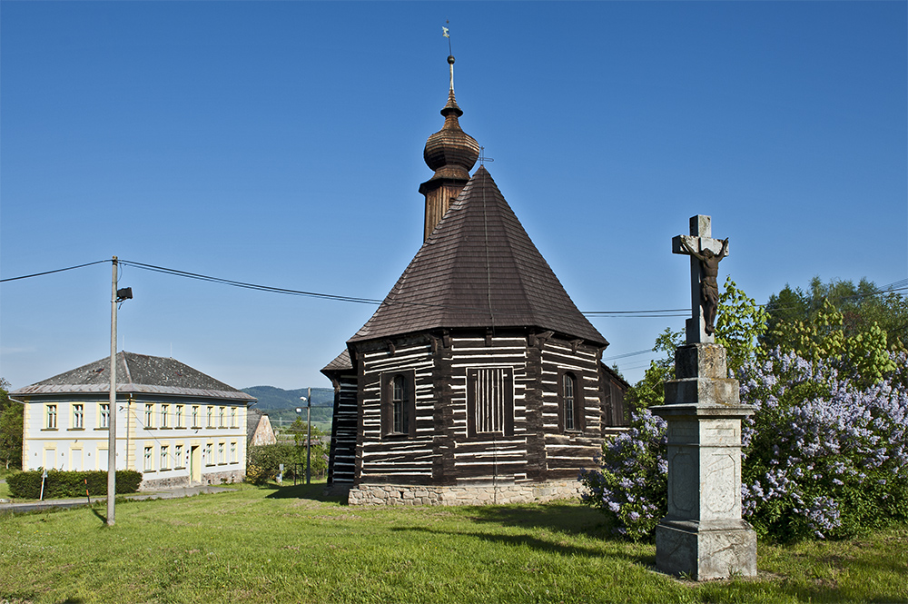 Dřevěný kostelík sv. Michaela v Maršíkově 